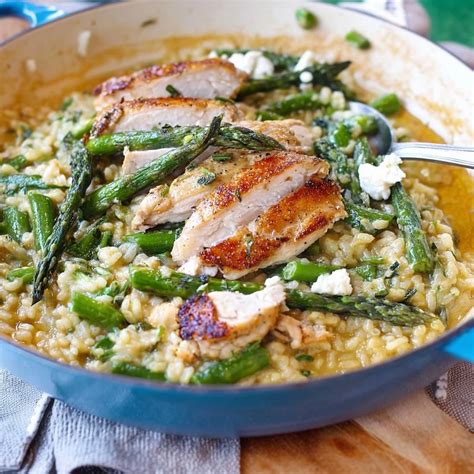 Thematic photo of a creamy risotto with chicken and asparagus, garnished with fresh herbs