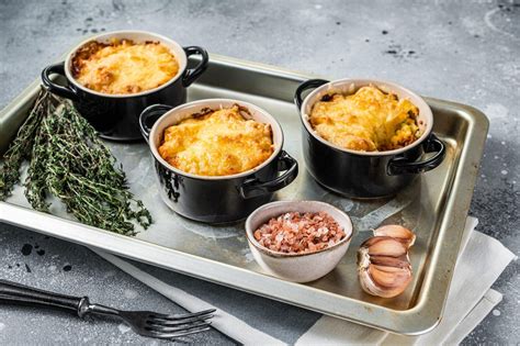 The Shepherd's Pie - tradicionalna irska jed z mesno omako in pire krompirjem