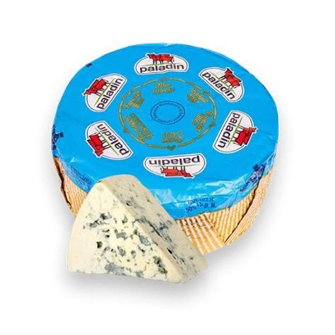 Fotografija: Roquefort sir, prerezan, s tipično modro plesnijo