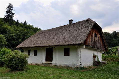 Stara kmečka hiša na Slovenskem