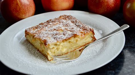 narejeno jabolčno pecivo v pekaču