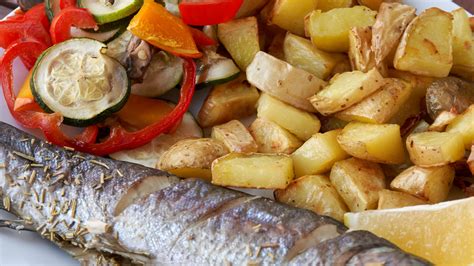 Pečena postrv s krompirjem in blitvo