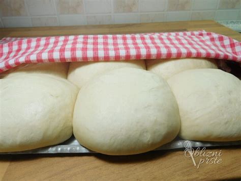 različne vrste moke za pripravo testa za pico