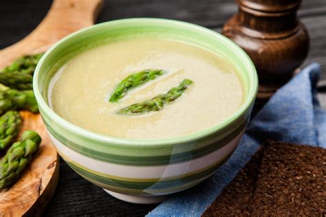 Priprava osnovnega recepta za špargljevo juho