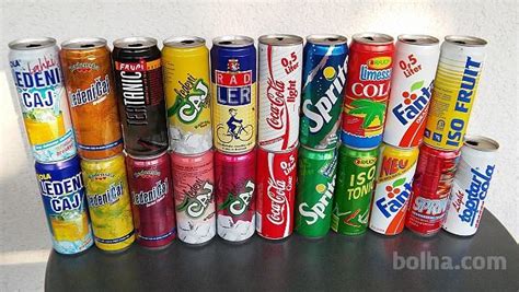 Tematska fotografija različnih pijač (voda, čaj, sok)