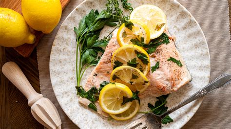 Thematic photo: steamed salmon with lemon and herbs