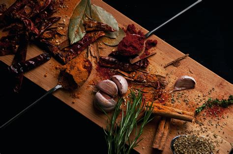 Primerjava suhe mešanice začimb in marinade