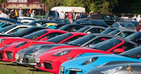 Tematska fotografija Ferrarijevih športnih avtomobilov