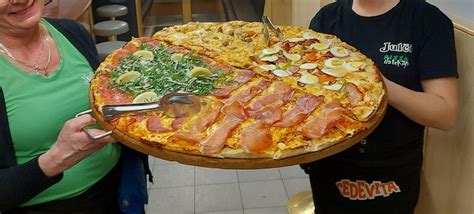 Ilustracija ali fotografija pica 