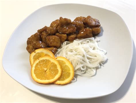 piščanec v pomarančni omaki s sezamom