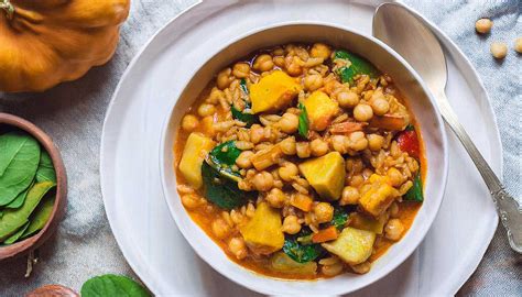 Fotografija ali ilustracija veganskim vlivancem s špinačo in čičeriko