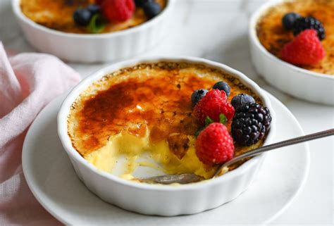 Fotografija sladice s jajci, npr. crème brûlée