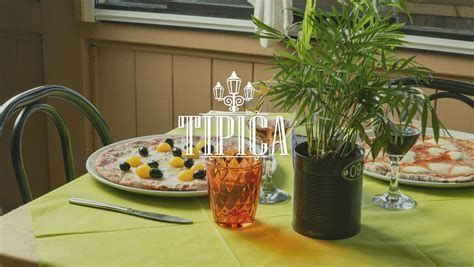 Fotografija različnih jedi iz ponudbe Pizzerije Titanik: napoletanska pica, testenine, solata in sladica