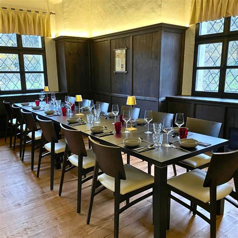 Fotografija elegantnega in prijetnega notranjega prostora restavracije Pizzerija Titanik