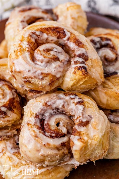 Thematic photo of cinnamon rolls made from puff pastry