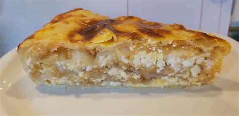 Tematsko foto: Prleška gibanica, postrežena na krožniku