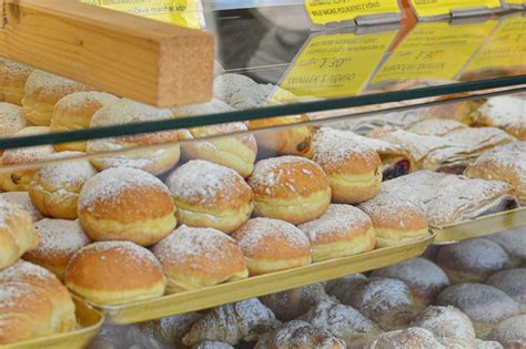 Fotografija klasičnih slovenskih breskvic in čupavcev