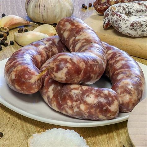 različne vrste klobas in mesnih izdelkov