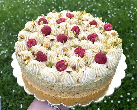 Sestavine za torto s pistacijo in malinami