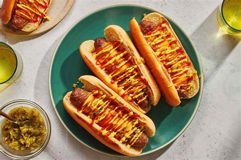 Inforgrafika s prikazom najbolj priljubljenih jedi: kebab, burger, hot dog in sladoled