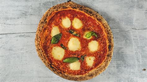 Fotografija neo napolitanske pizze iz kislega testa