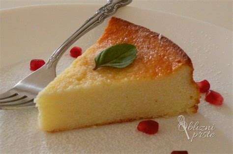 Fotografija: lahka skutina torta z limonino lupinico, brez moke in maščobe