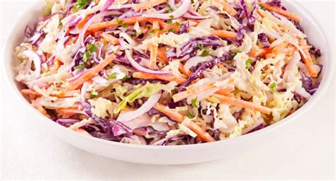 Infografika: Osnovne sestavine za Coleslaw (zelje, korenje, majoneza)