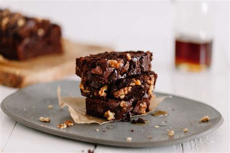 veganski karamelni brownie