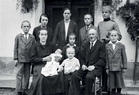 Družina Demšar na svoji kmetiji, predstavitev sirarskih izdelkov