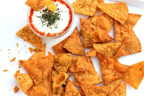 Fotografija tortilja čipsa s salse