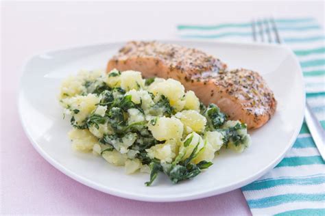 fotografija jedi z blitvo, kot je blitva s krompirjem ali blitva v kremni juhi