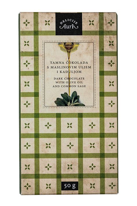 Sterilizirani kozarci s pečenimi češnjevci, napolnjeni z olivnim oljem