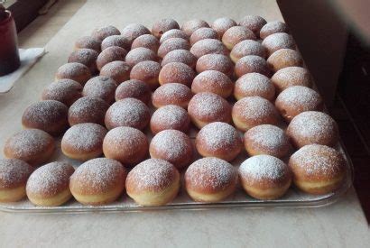 oblikovanje krofov na pekaču