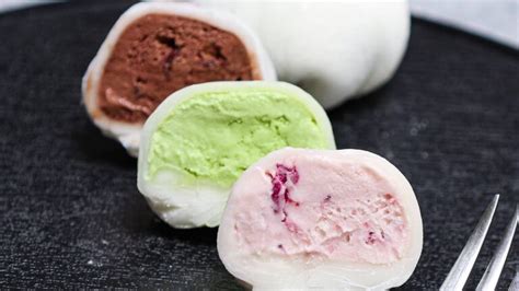Mochi sladoled v različnih barvah in okusih