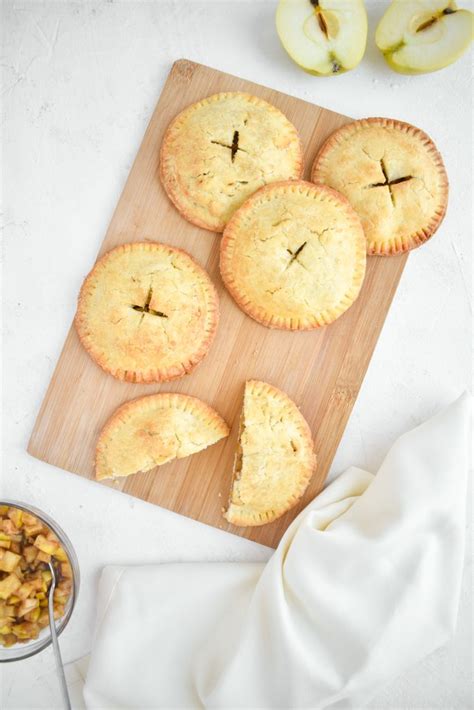 Tematska fotografija jabolčne pite brez glutena