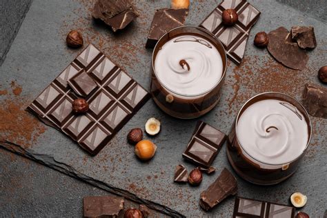 Različni čokoladni nadevi (ganache, krema z lešniki, lahka smetanova krema)
