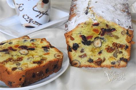 praznično pecivo s suhim sadjem in oreščki