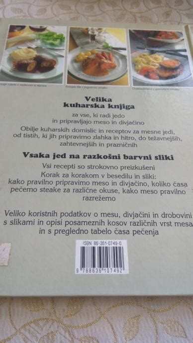 Kuhar preverja gostoto mesne omake v ponvi