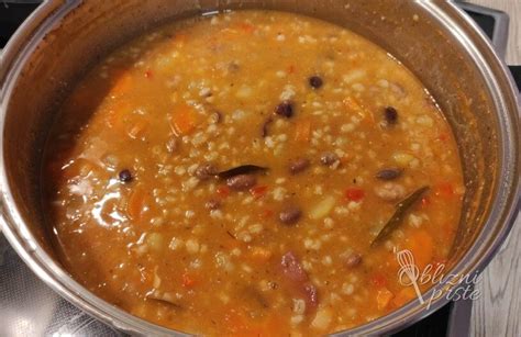 lonček krepkega ričeta s prekajenim mesom