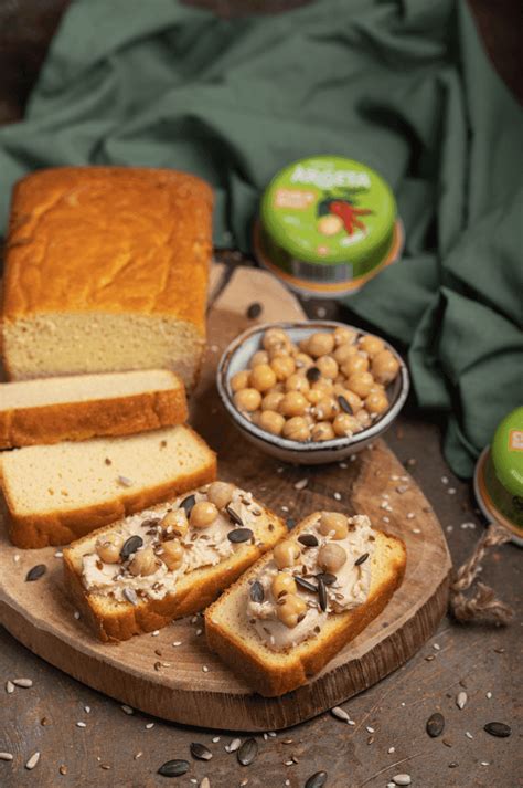 Pekač z LCHF kruhom iz kokosove moke in semeni