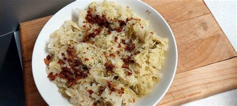 priprava kvašenega testa za kislo zelje z ocvirki