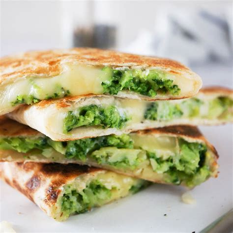 Quesadilla s sirom, brokolijem in bučkami