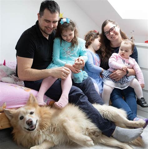 Fotografija ženske, ki se spopada z vročinskim oblivom