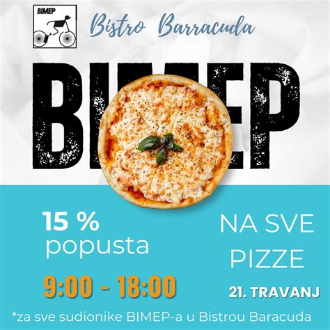 Fotografija okusne pizze v lesenem stilu ali na karirastem prtu