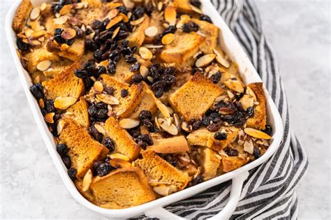 Pekač z bananinim kruhom v pečici