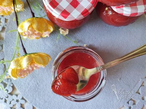Priprava jagodne marmelade z rumom in lijakom