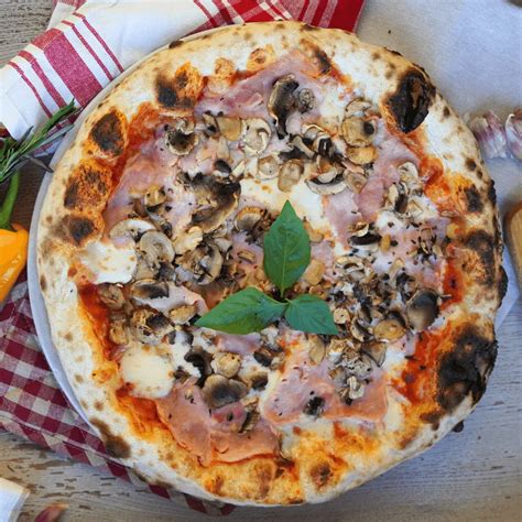 Zmagovalna pica Regina iz Casa della Pizza