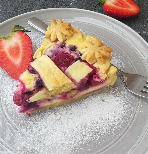 Pita z gozdnimi sadeži in pudingom