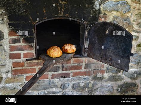 Thematic photo of a traditional bread oven in a rural setting