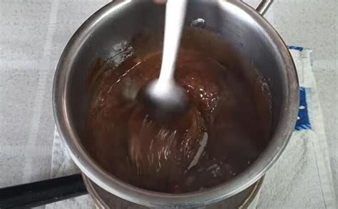 Topljenje čokolade nad paro za mousse